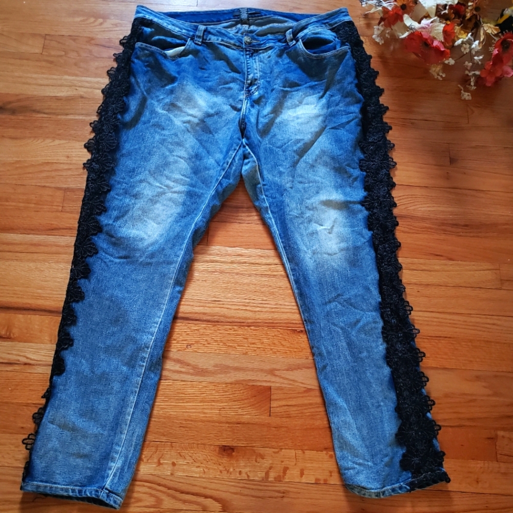 Ashley Stewart womens design medium wash jeans lace crochet design sz 20 sexy